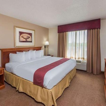 Seasons Inn & Suites Highland Εξωτερικό φωτογραφία