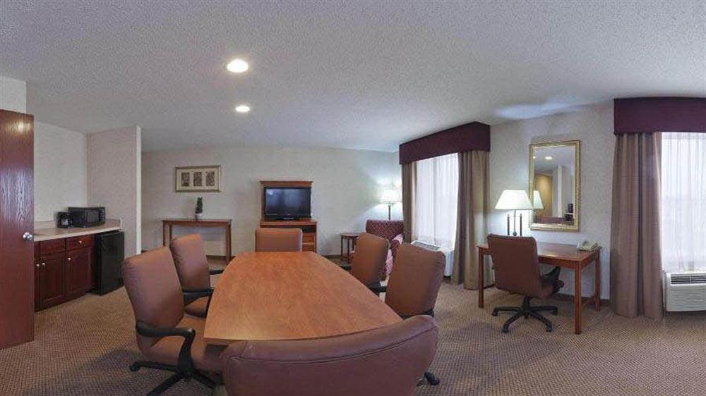 Seasons Inn & Suites Highland Εξωτερικό φωτογραφία