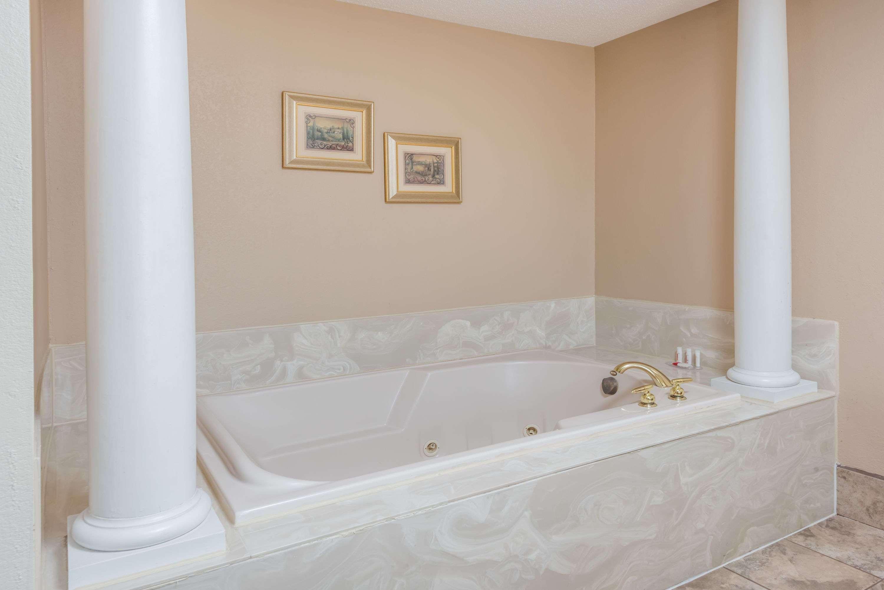 Seasons Inn & Suites Highland Εξωτερικό φωτογραφία
