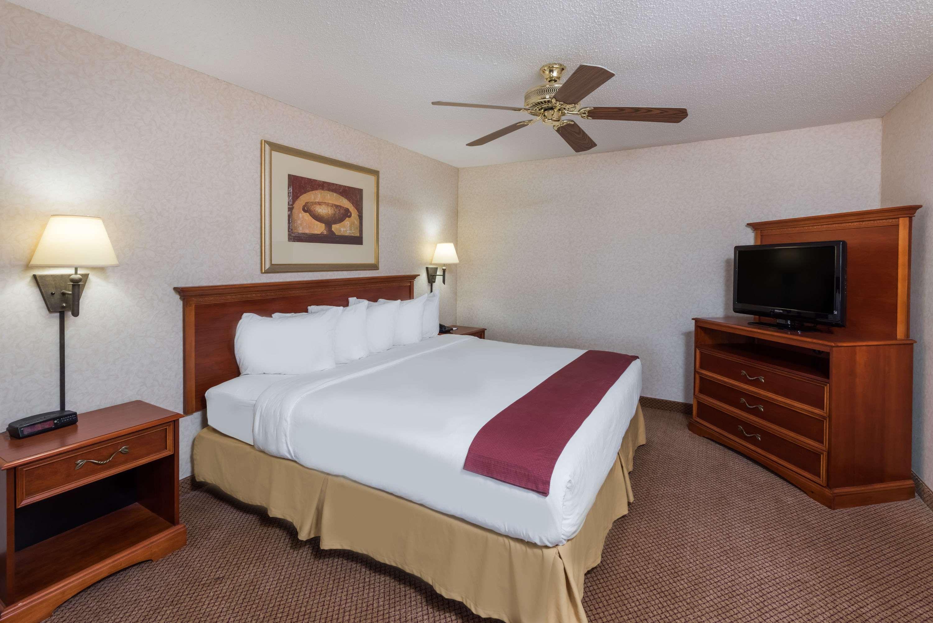 Seasons Inn & Suites Highland Εξωτερικό φωτογραφία