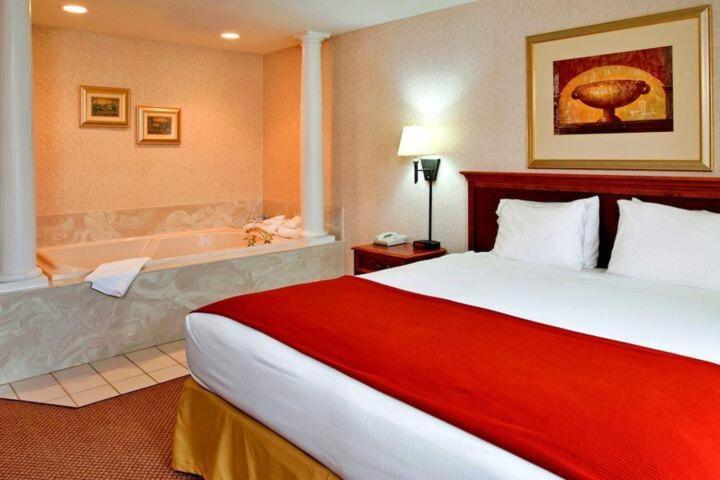 Seasons Inn & Suites Highland Εξωτερικό φωτογραφία