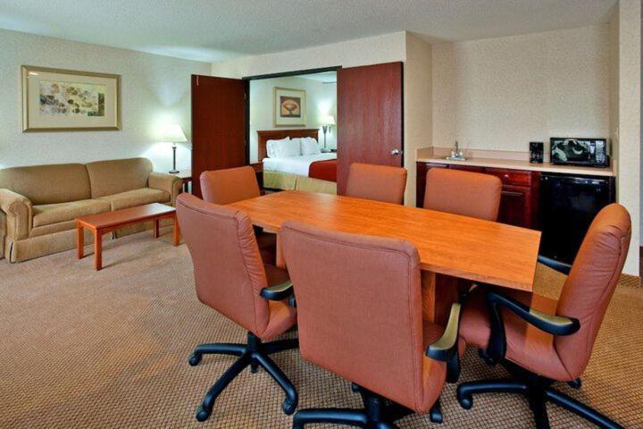 Seasons Inn & Suites Highland Εξωτερικό φωτογραφία