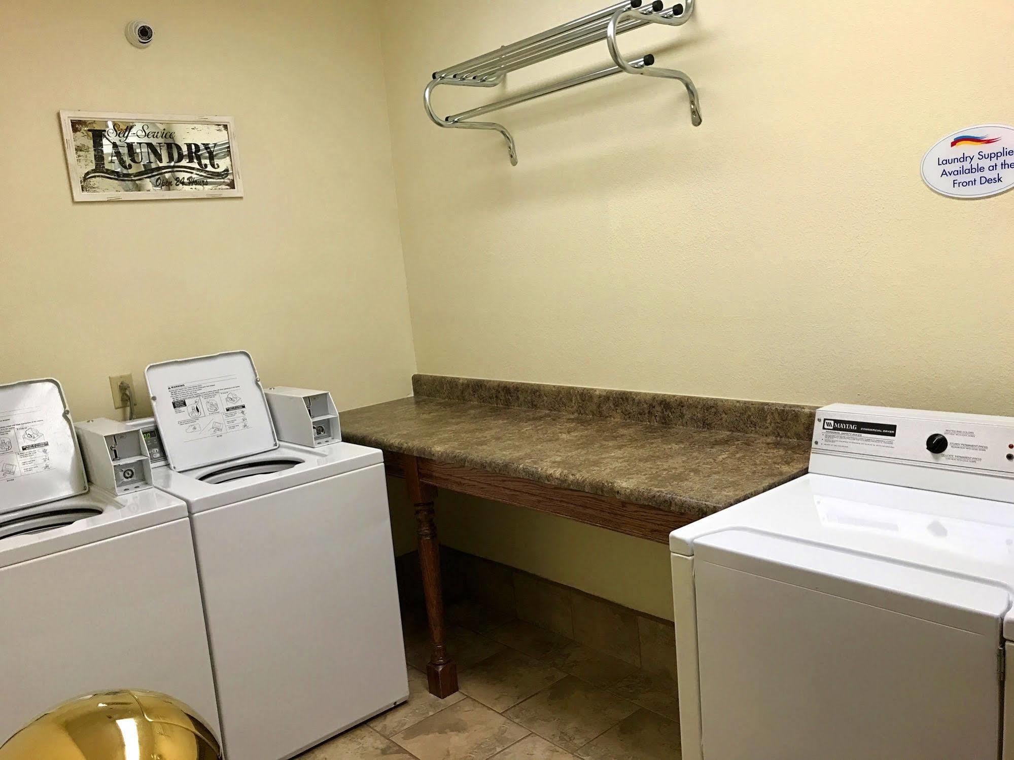 Seasons Inn & Suites Highland Εξωτερικό φωτογραφία