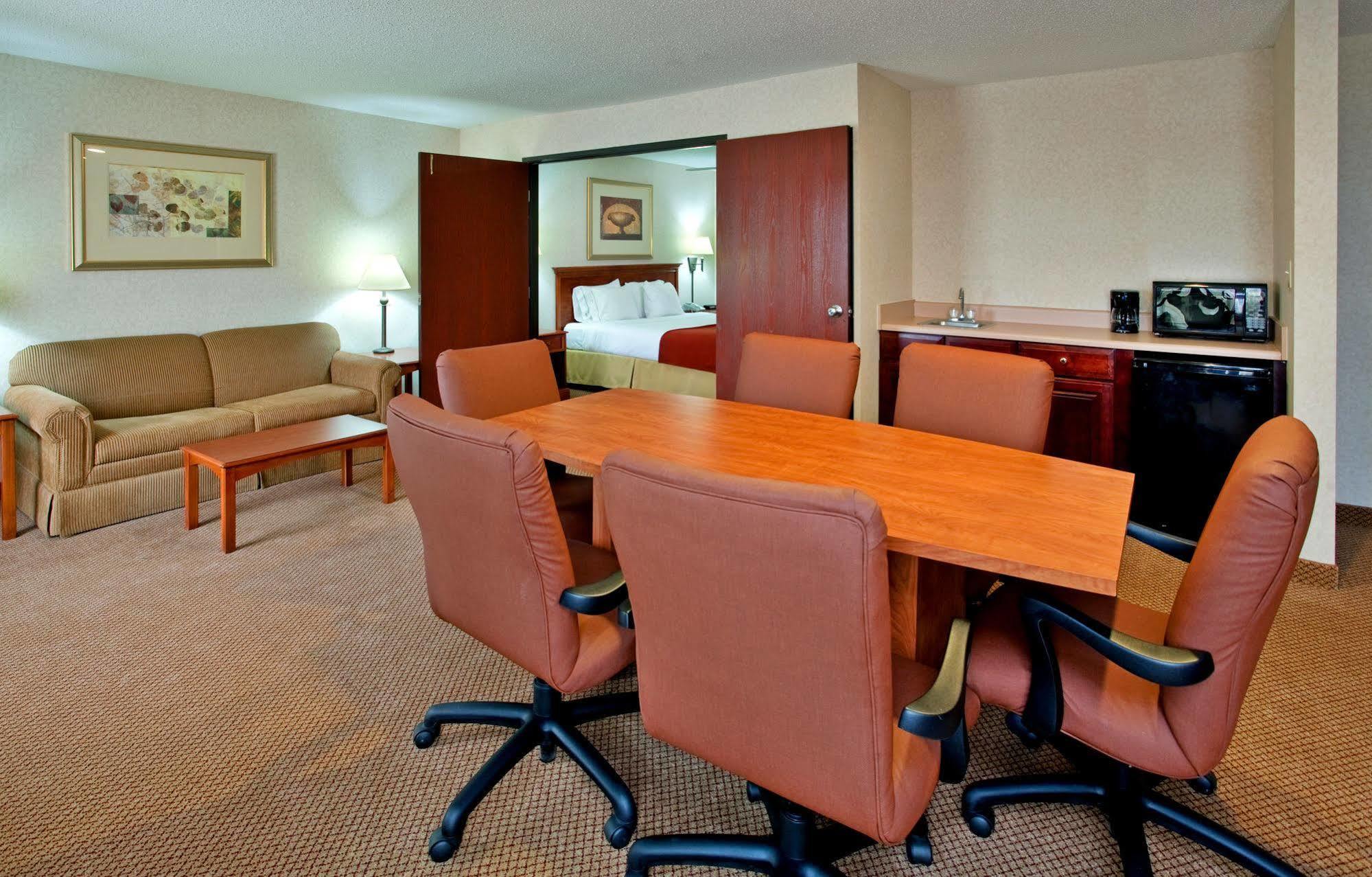 Seasons Inn & Suites Highland Εξωτερικό φωτογραφία